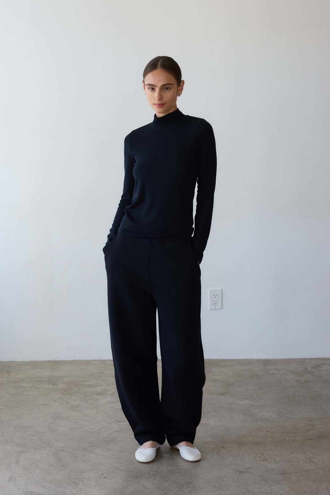 The Arc Lounge Pant in Black #4