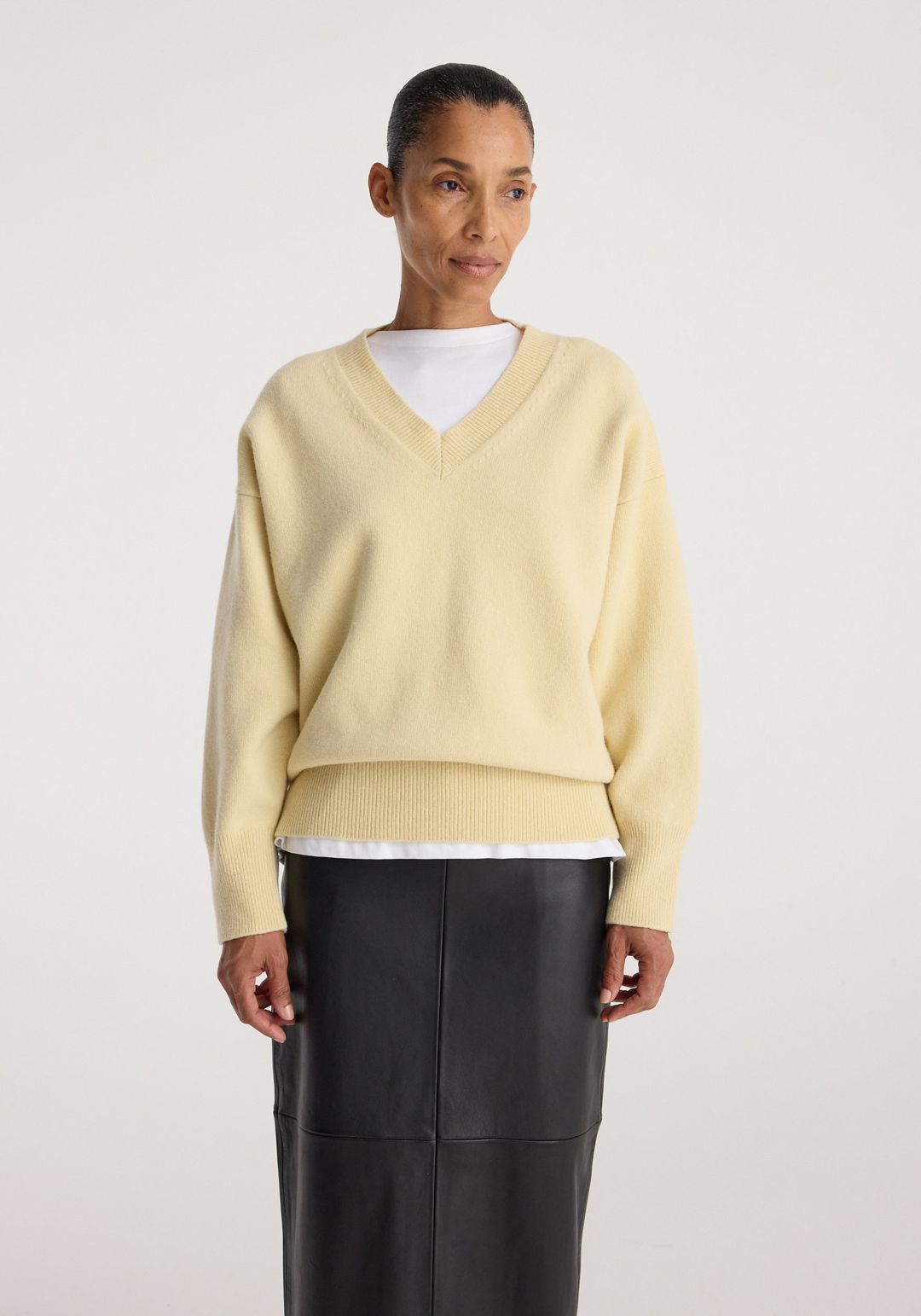 Classic v-neck jumper | butter #3