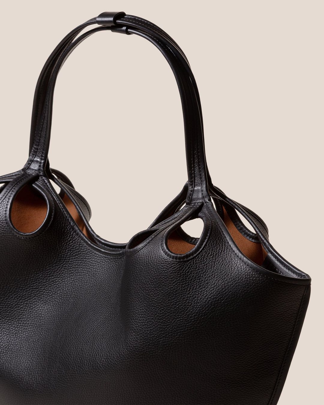 ESCALA GRAINY LEATHER - Cut-Out Tote Bag
