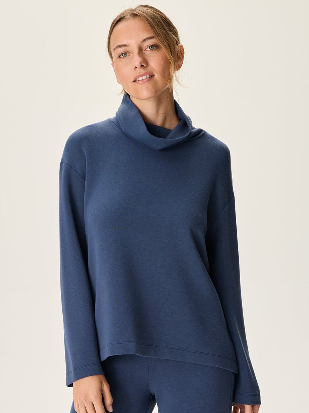Stratus Funnel Neck