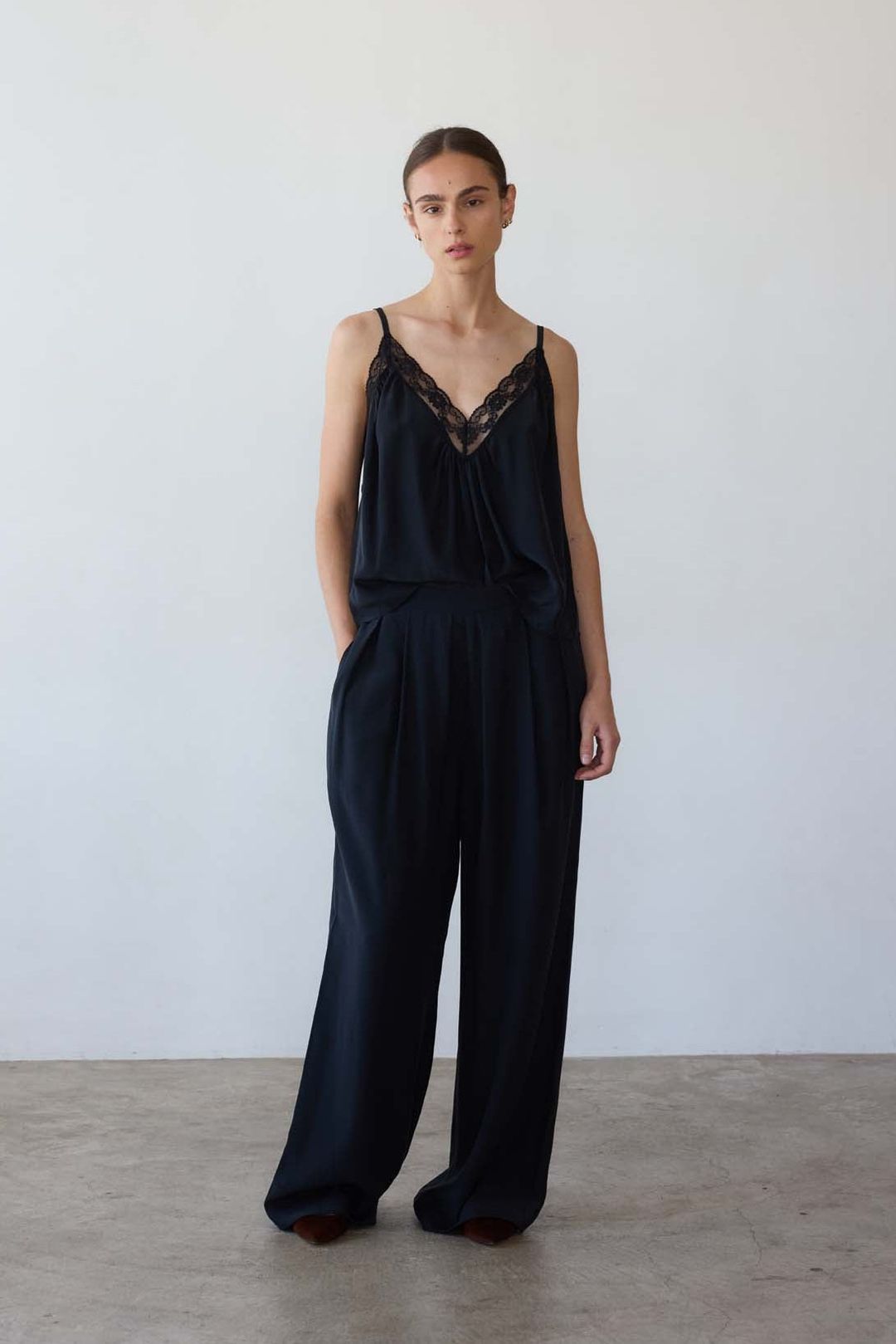 The Lounge Pant in Black #6