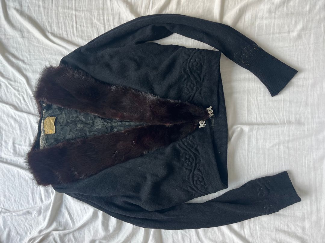 100% pure cashmere sweater with real fur trim and brooch enclosure clasp in front