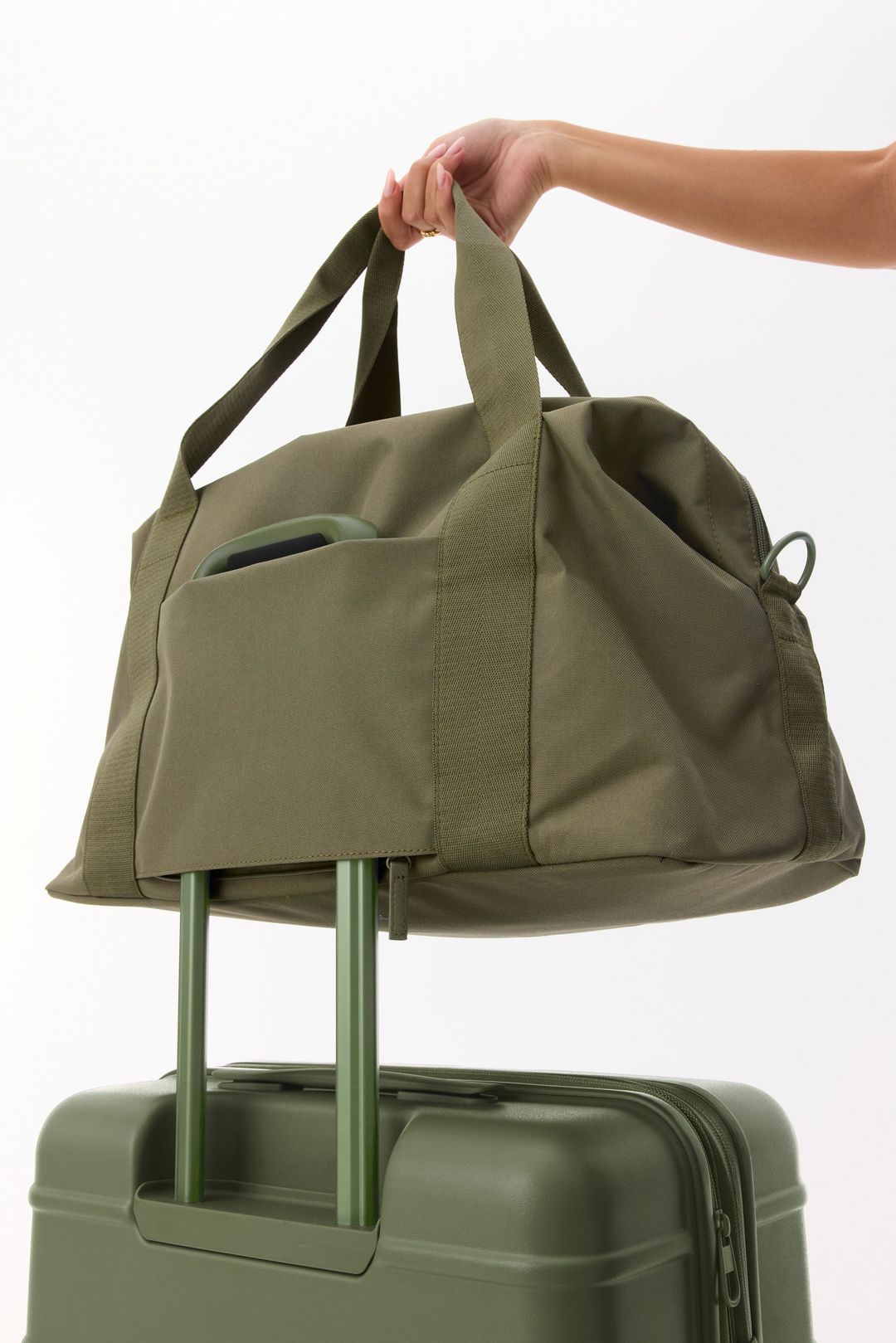 The BÉISics Duffle in Olive #6