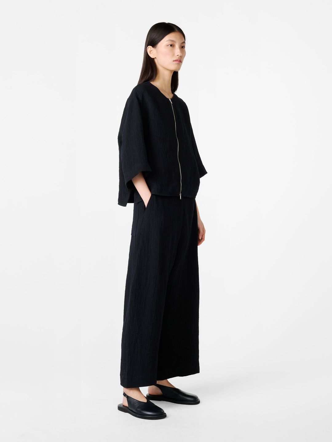 Chalco Linen Pant in Darkest Navy #4
