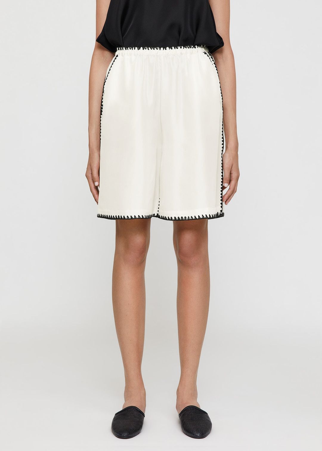 Embroidered silk shorts bone