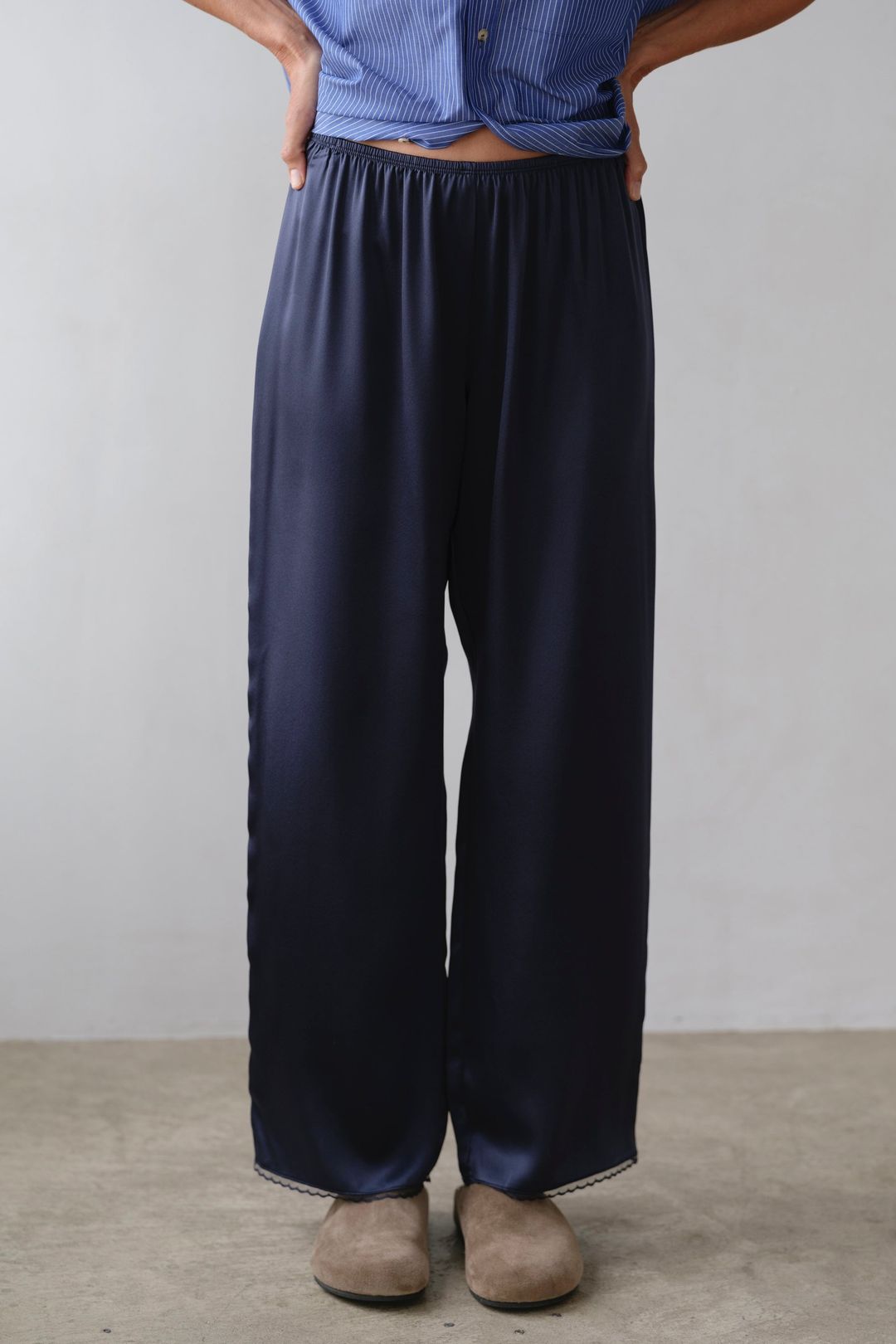 The Silk Lace Simple Pant