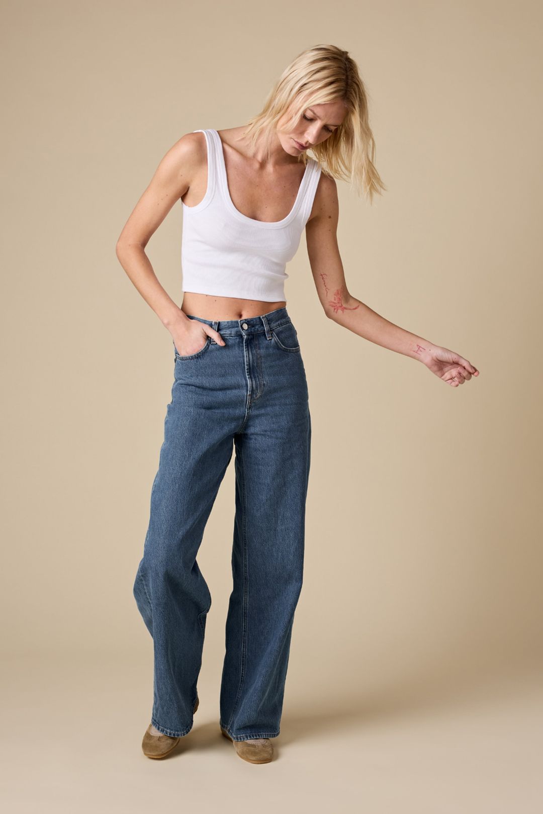 The Cropped Scoop It Up Tank in White #3
