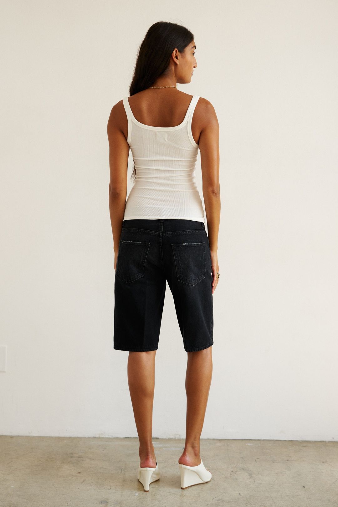 The Finished Hem Short in Washed Black #4