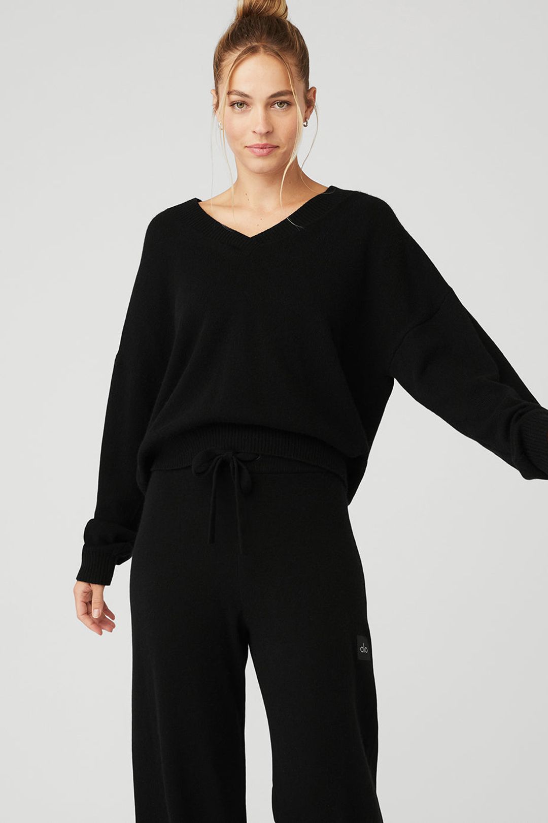 Cashmere Jet Set V-Neck Pullover - Black