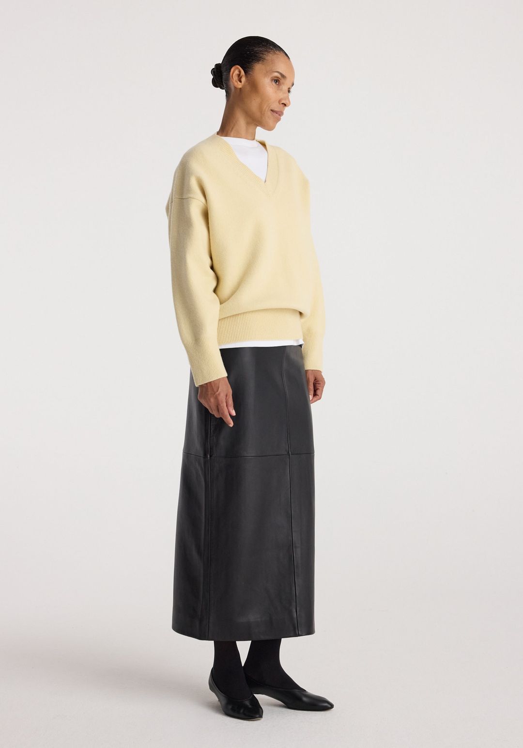 Classic v-neck jumper | butter