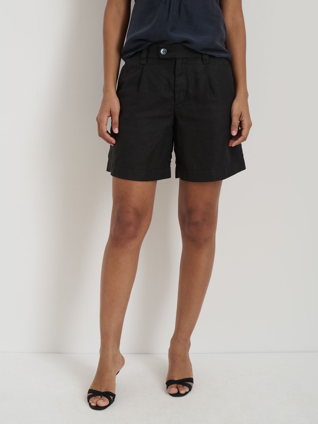 Luna Pleated Short In Linen #3