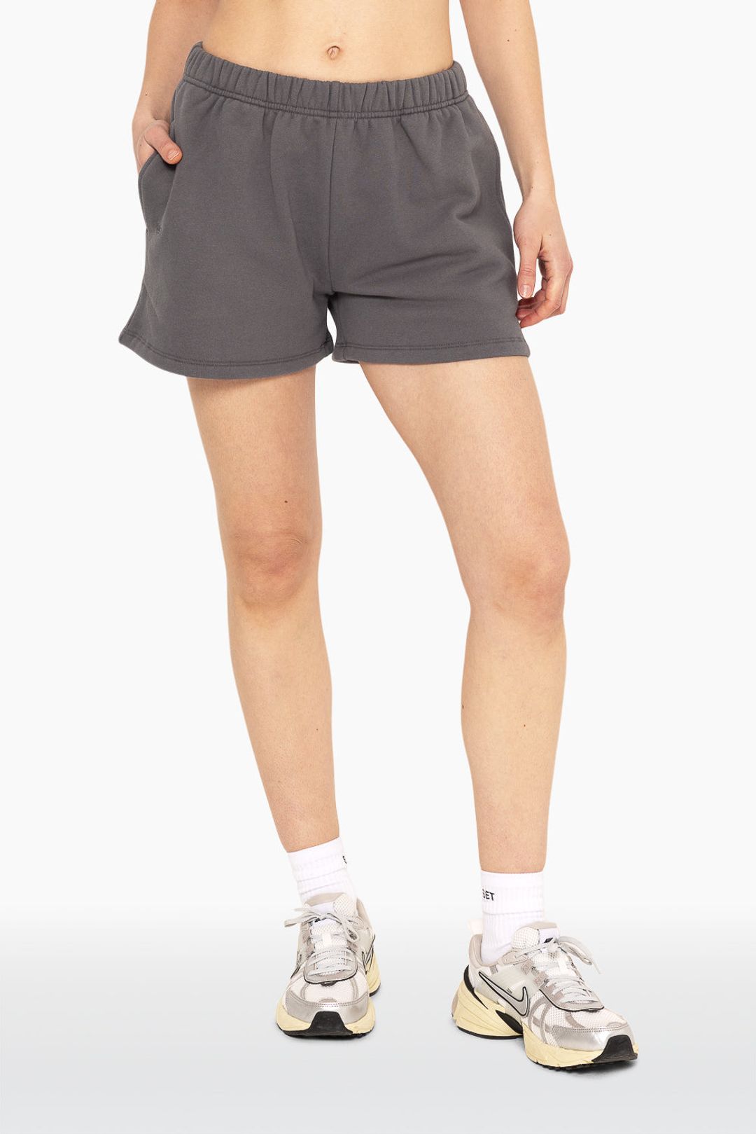 HEAVYWEIGHT SWEATS SWEAT SHORTS - GRAPHITE