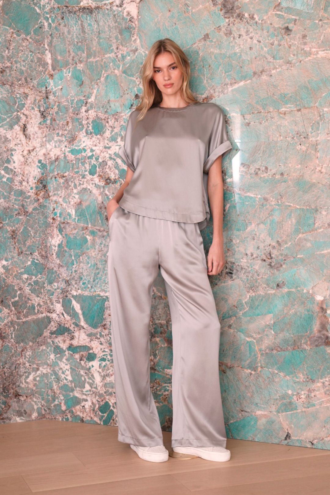 NESSA RELAXED CUFFED SILK T-SHIRT | FOGGY