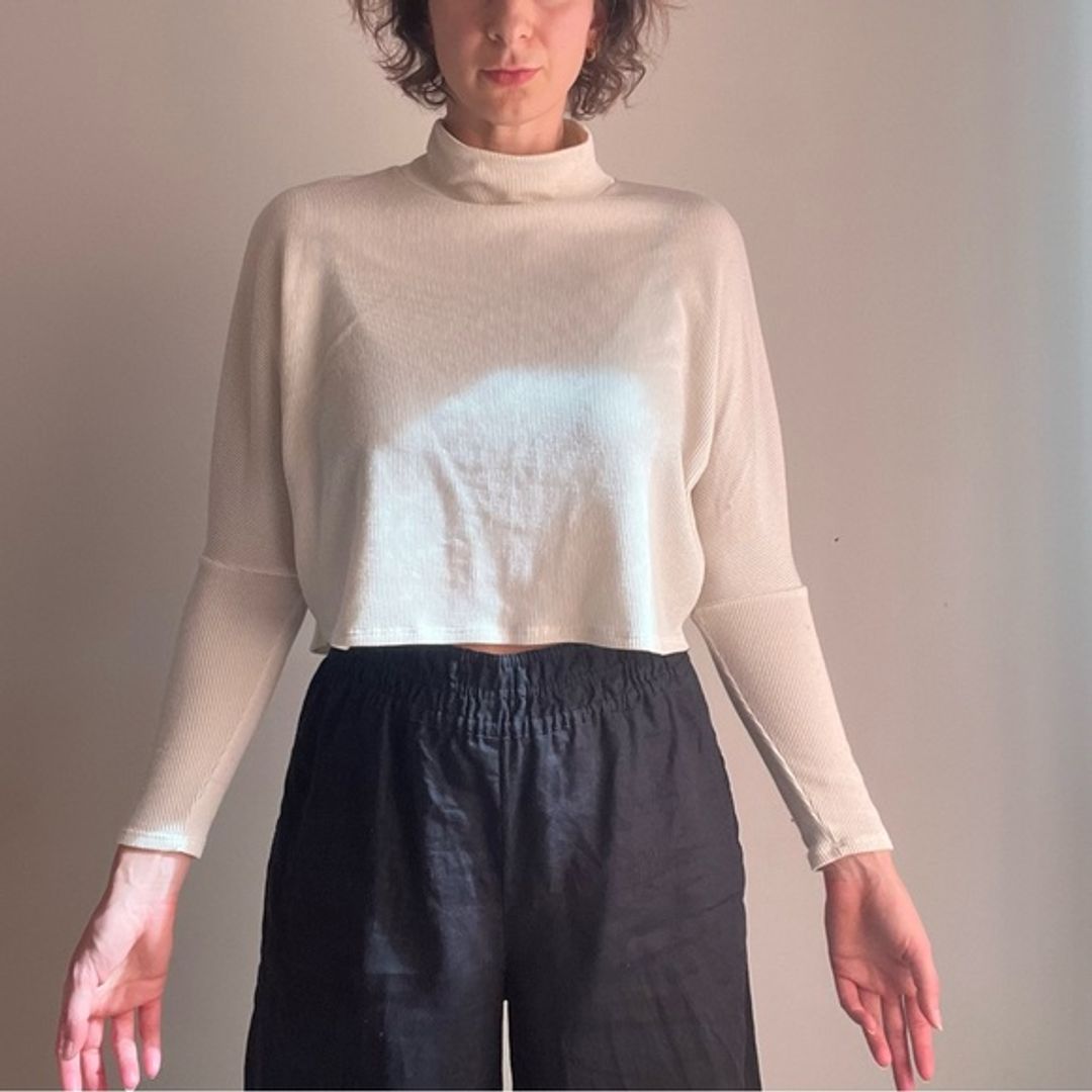 Mockneck crop top in cream