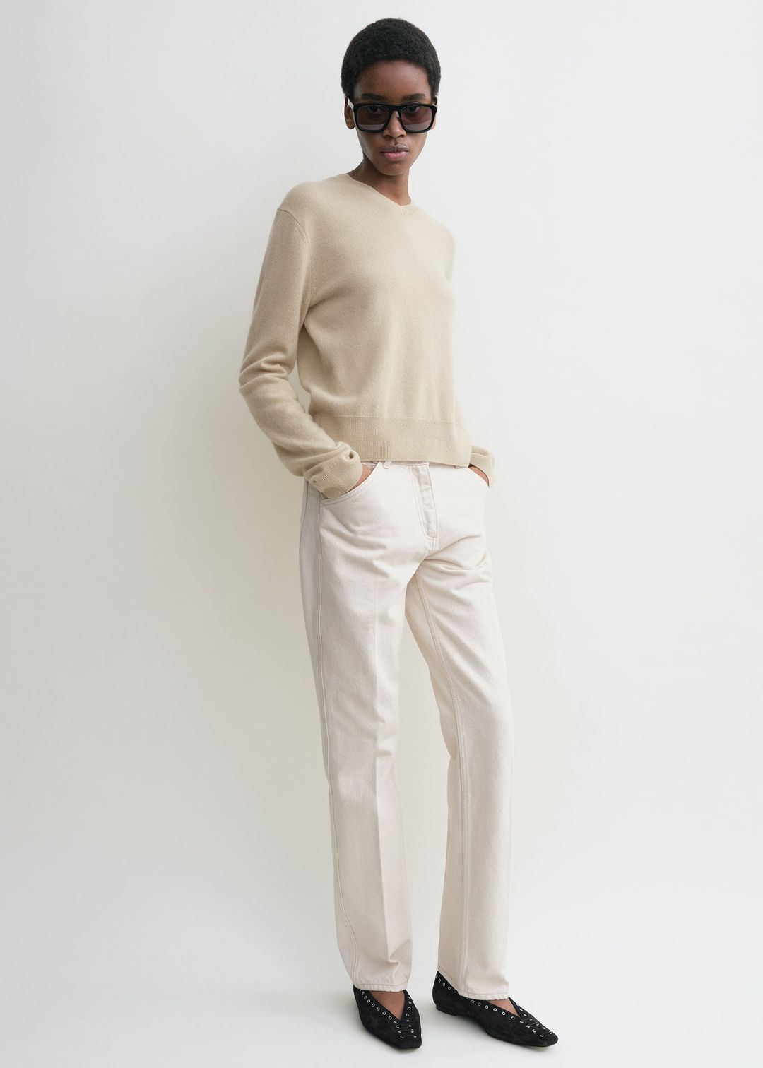 Classic V-neck knit fawn