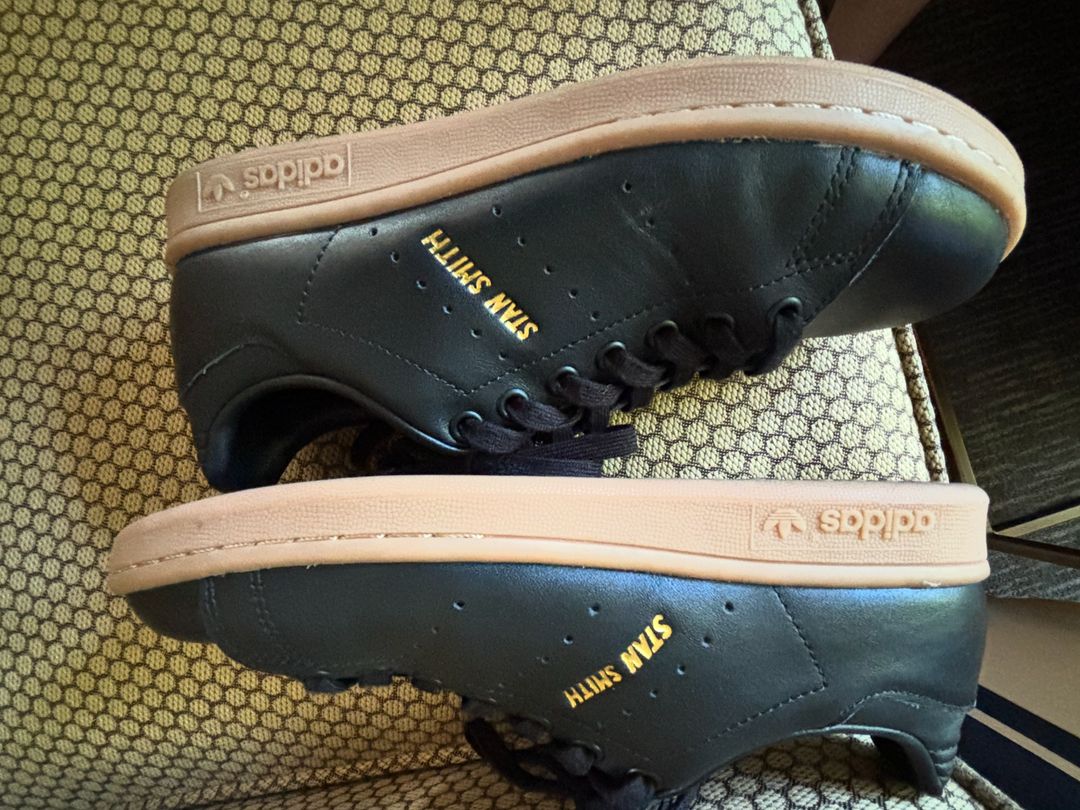 Stan Smith Shoes 5.5M; 6.5W, Core Black / Core Black / Gum
Product code ID1341