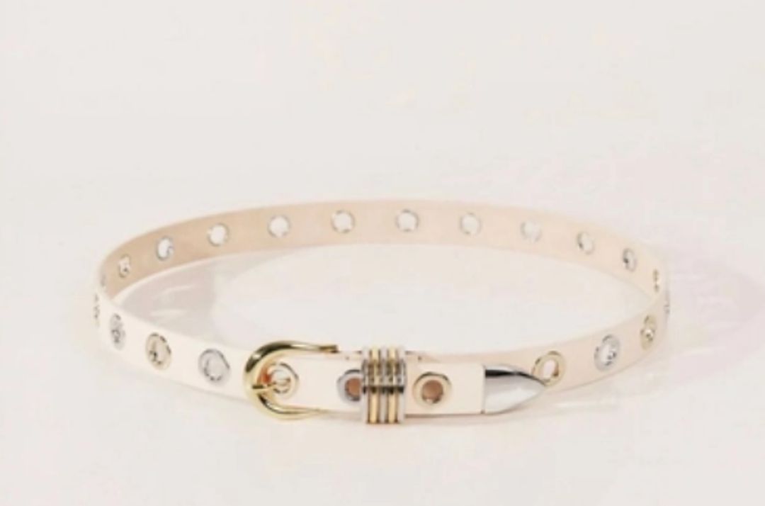 https://dehanche.com/products/hollyhock-gold-ivory?variant=43636657783029