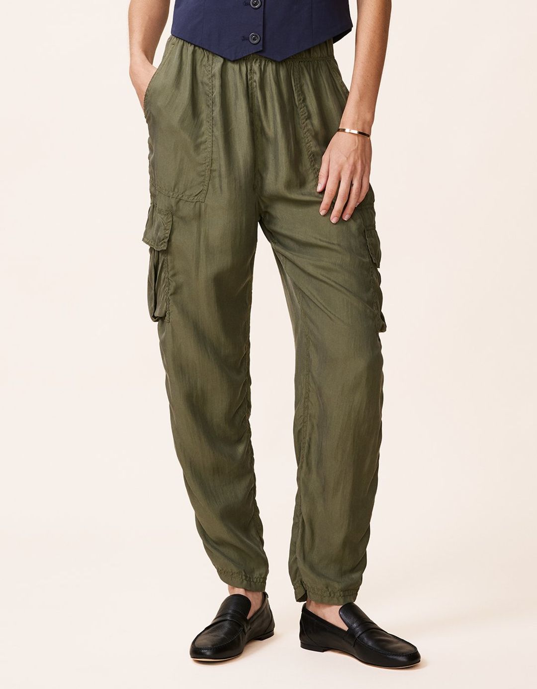 Washable silk cargo pant in Olive