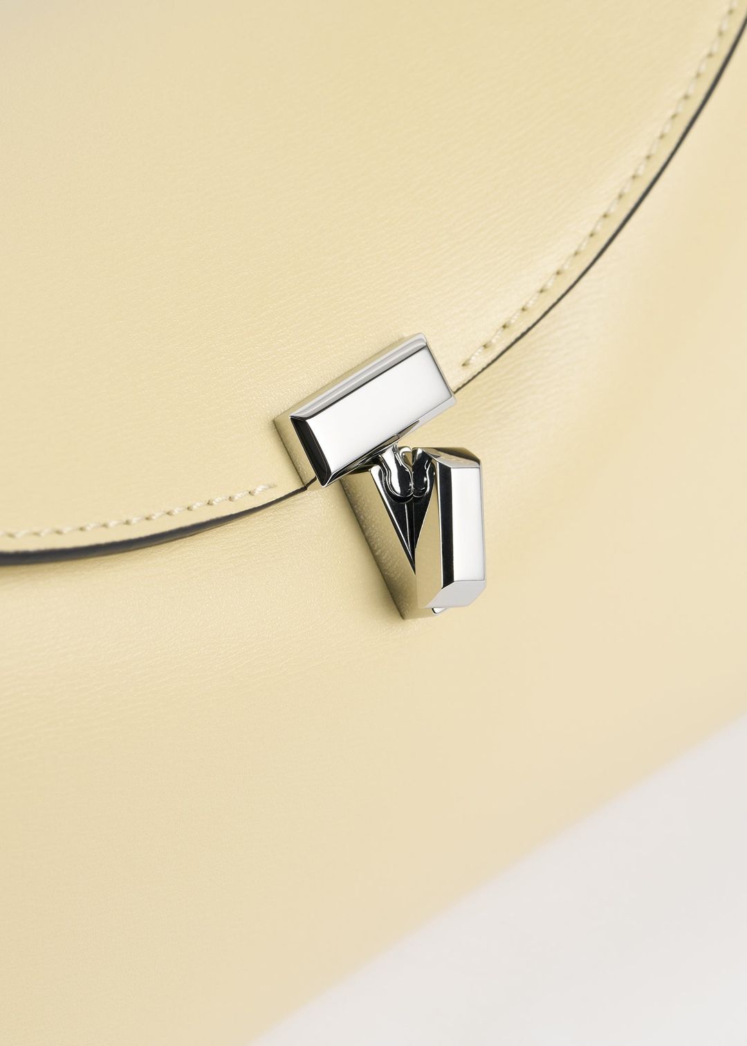 T-lock leather clutch champagne #5