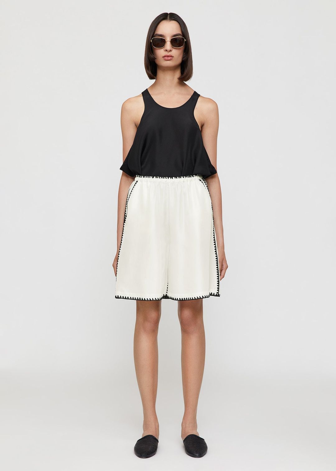 Embroidered silk shorts bone