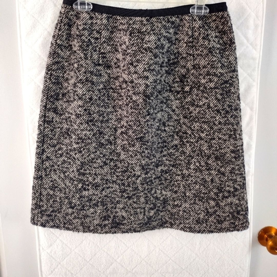 women's wool mini skirt. EUC. Size 10 (US