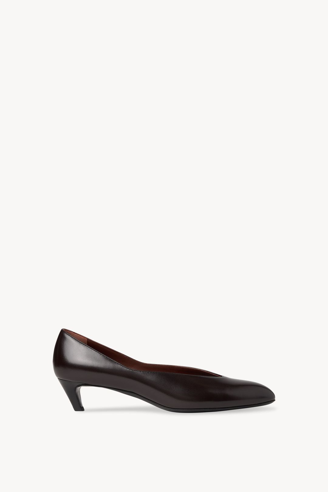 Almond Pump in Leather