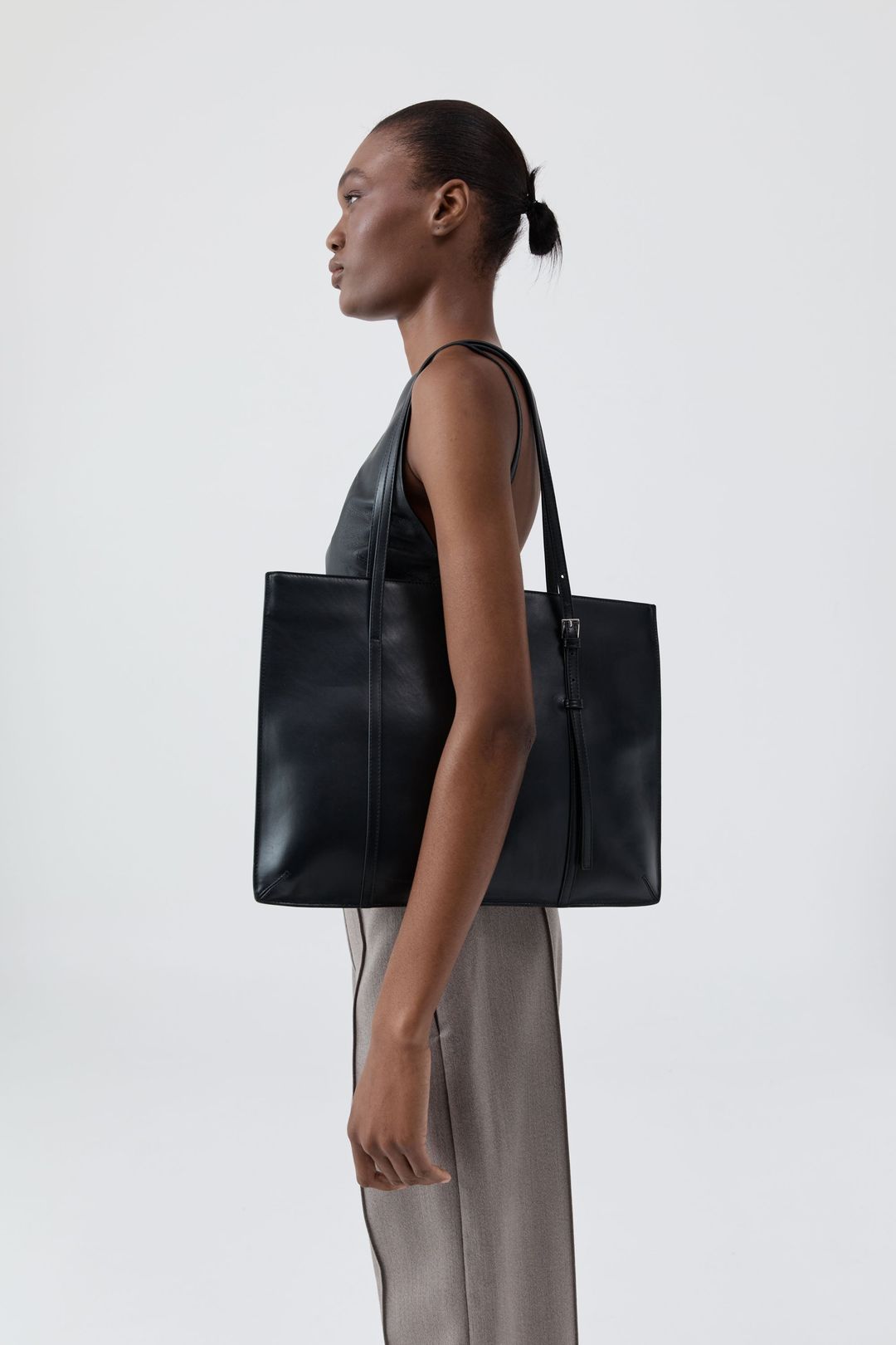 90s Messenger Tote - Black