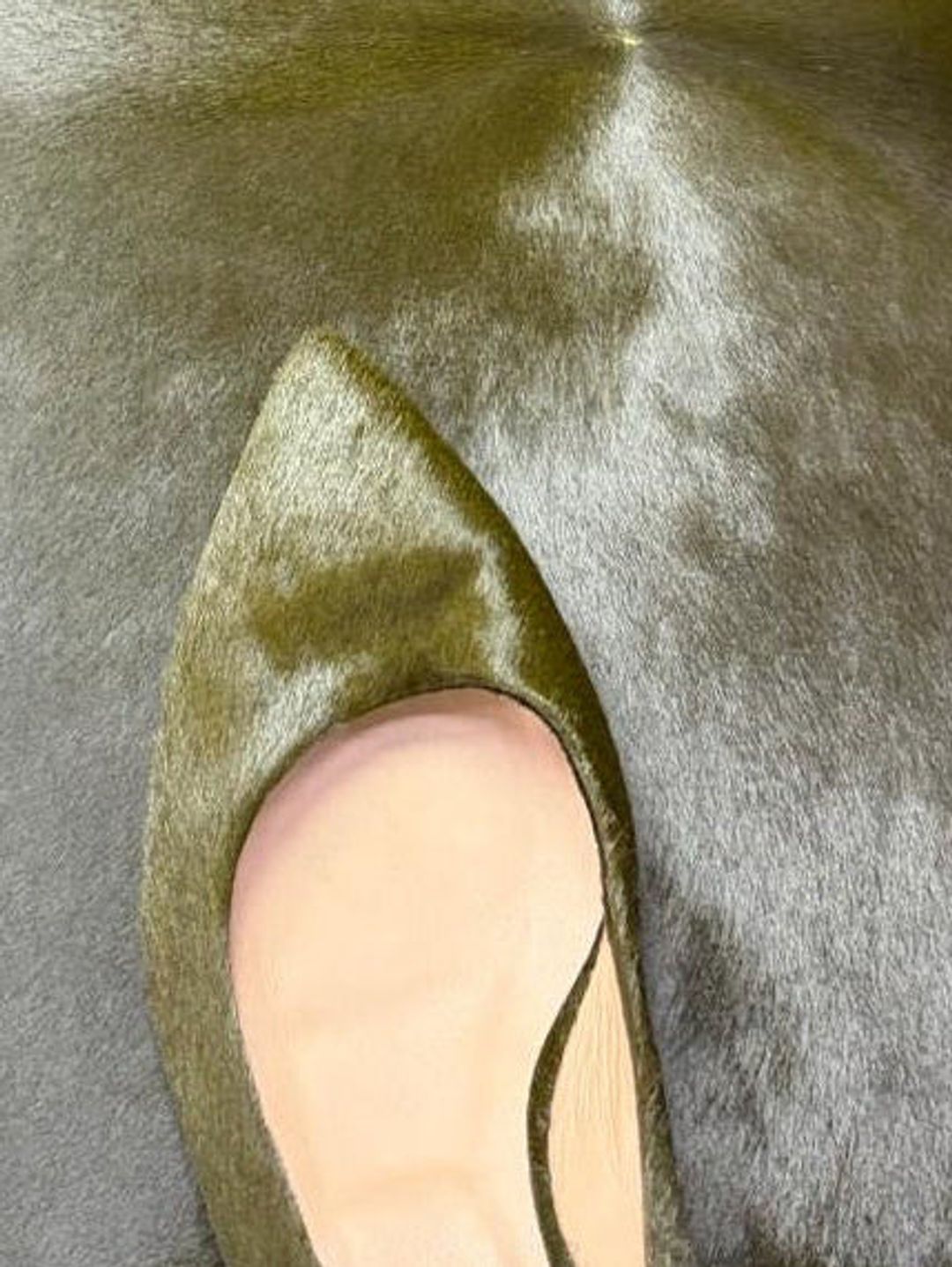 The Kitty Point Heel in Ponyhair Moss #4