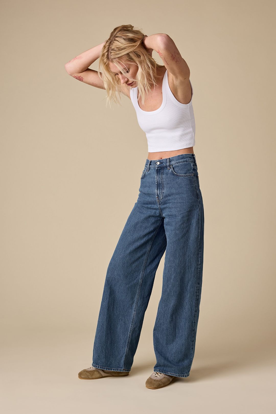 The Cropped Scoop It Up Tank in White