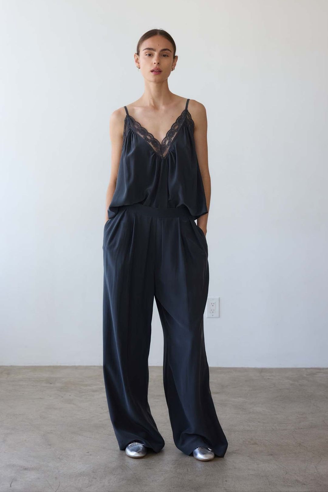 The Lounge Pant in Black #4