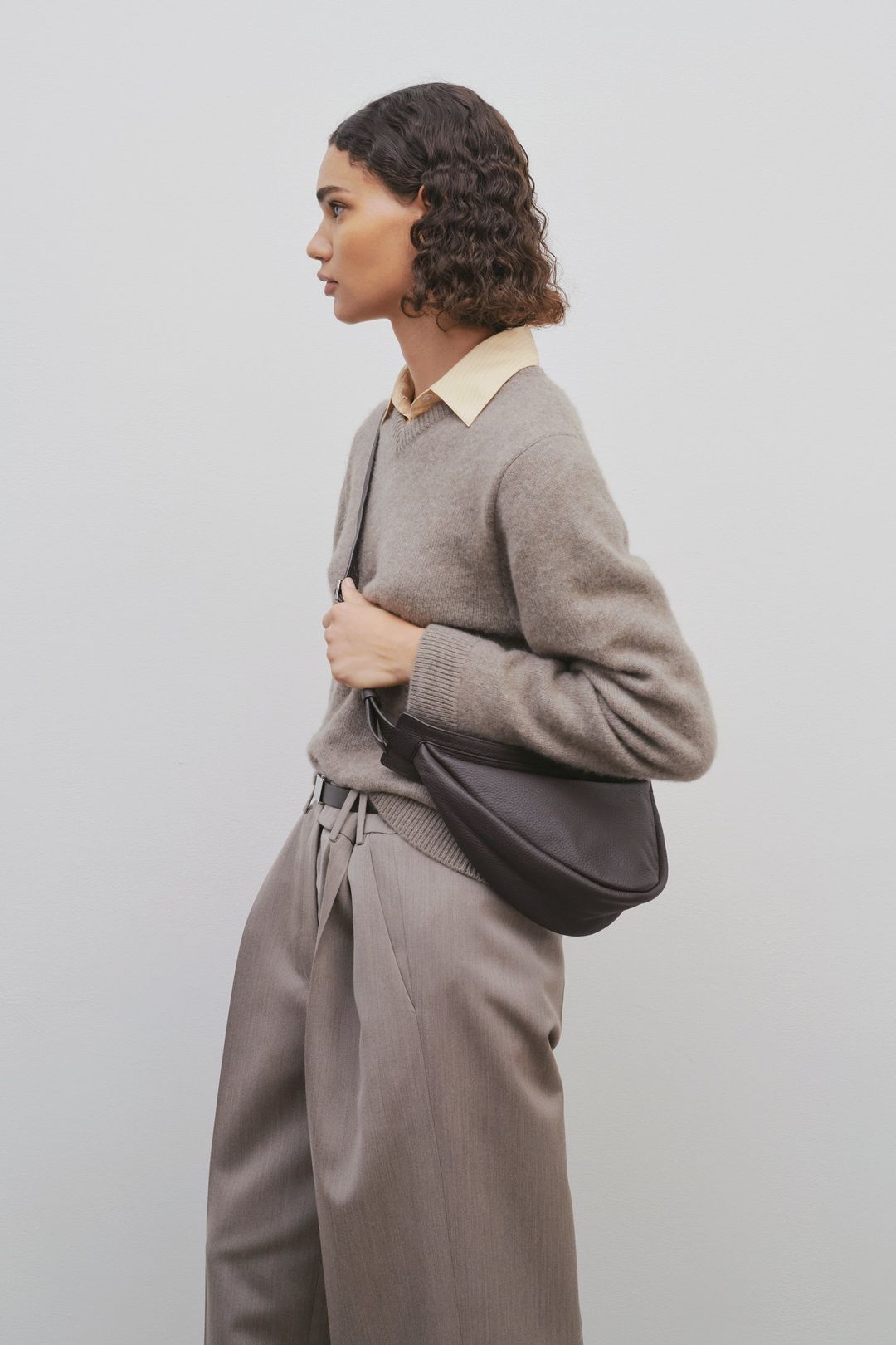 Small Slouchy Banana Bag in Leather #4