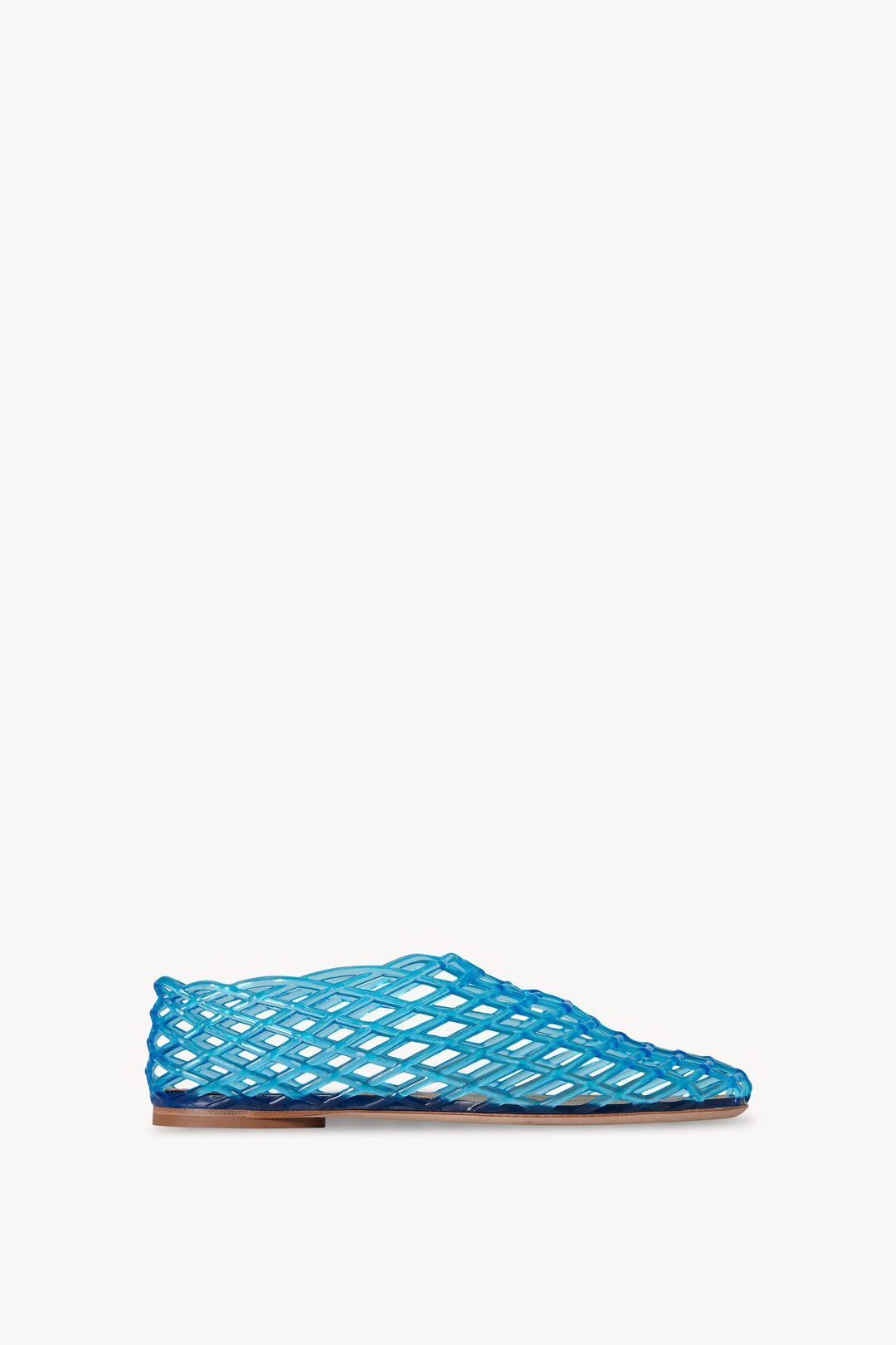 Mara Flat in Vinyl