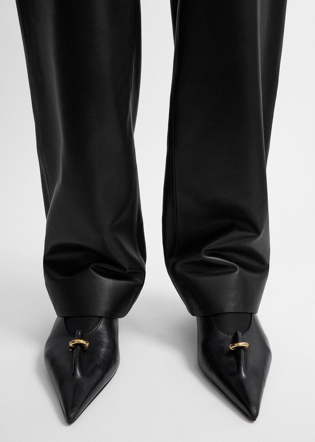 Pierced nappa pumps black