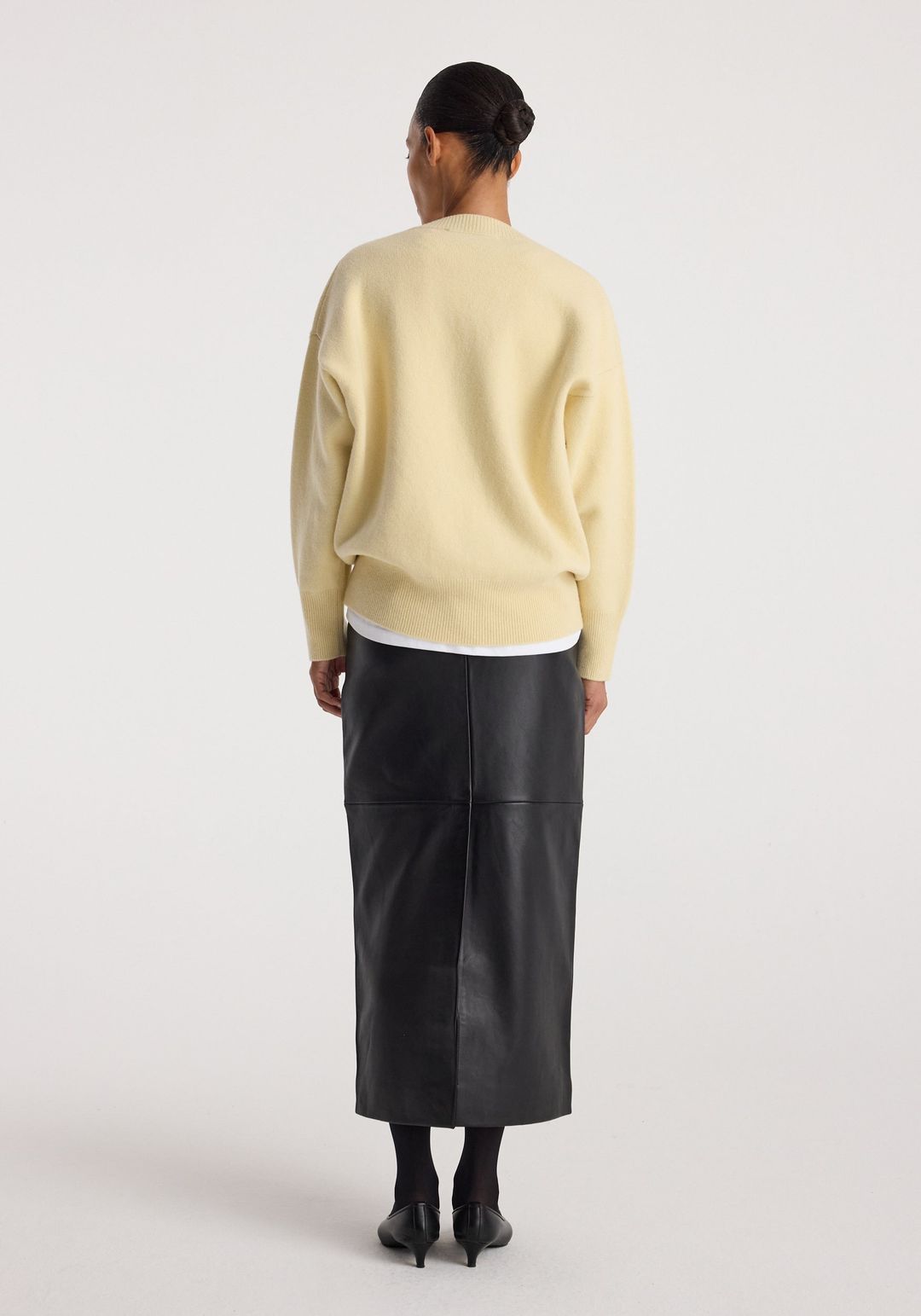 Classic v-neck jumper | butter #5