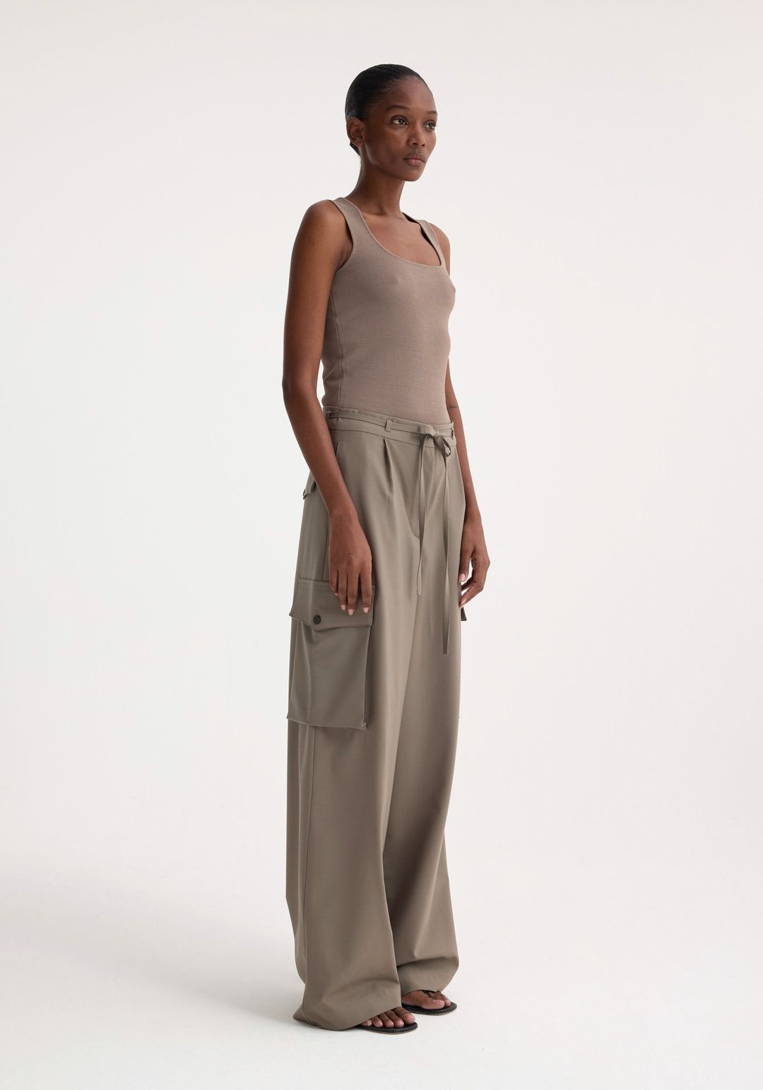 Bustier shaped knitted top | taupe