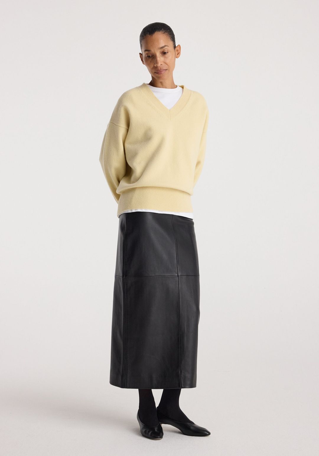 Classic v-neck jumper | butter