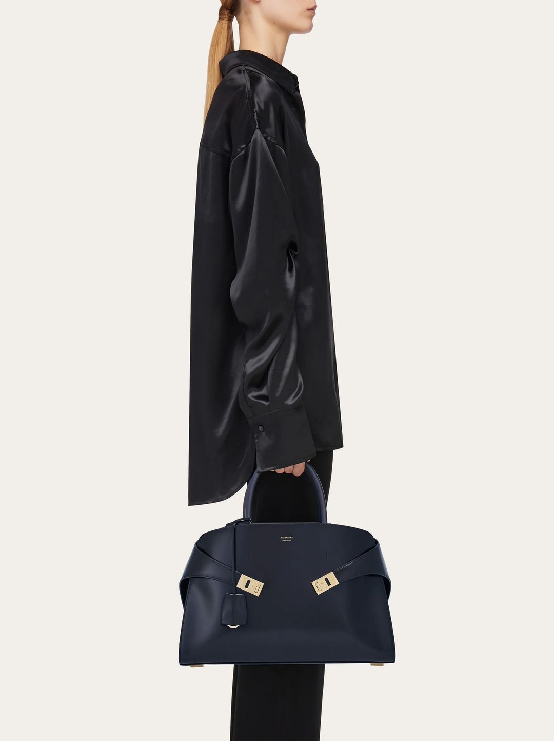 Hug bag (large) in Navy #2