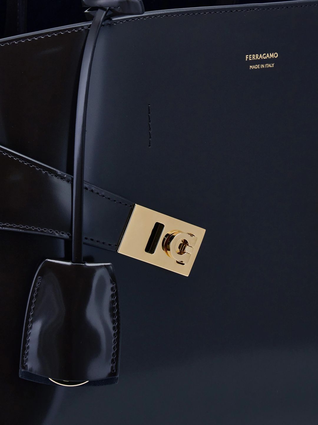 Hug bag (large) in Navy #6