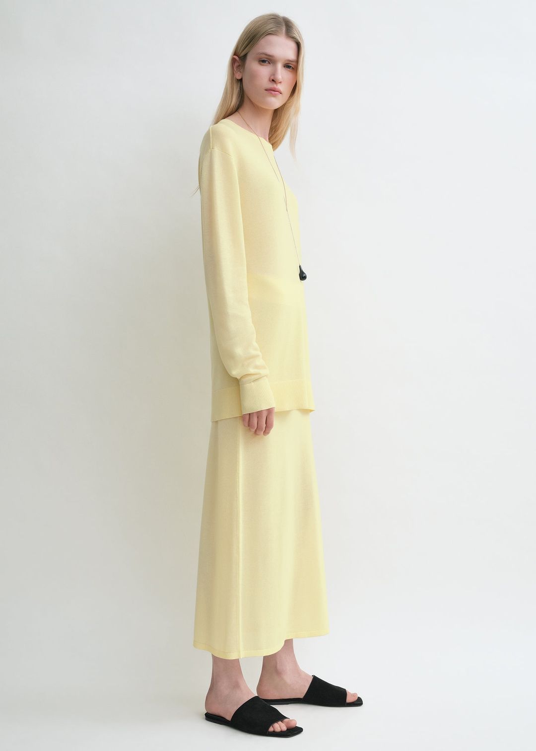 Long-sleeve tee knit straw