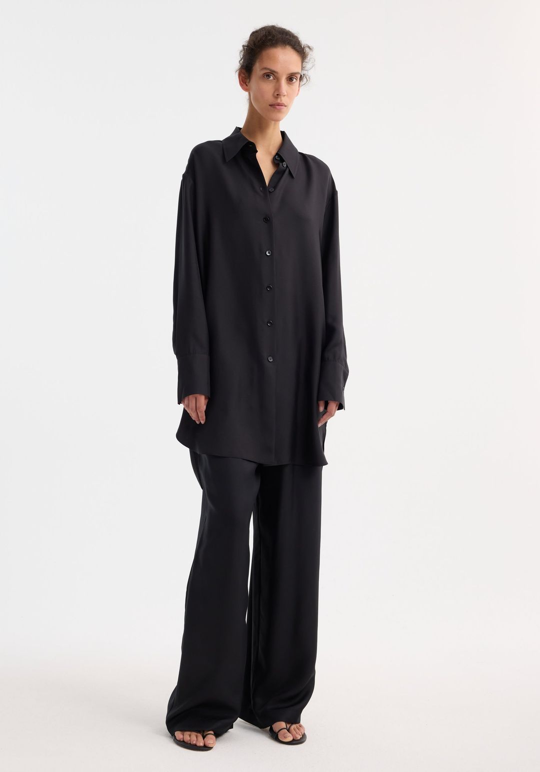 Signature elongated silk shirt | black
