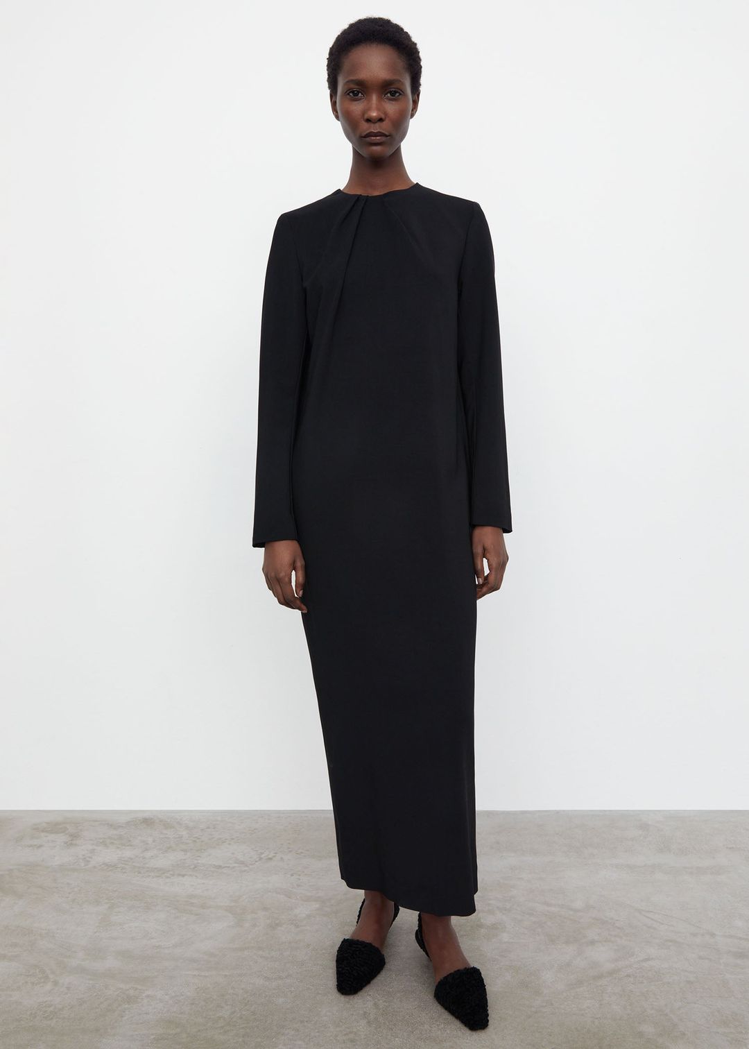 Gathered neck dress black