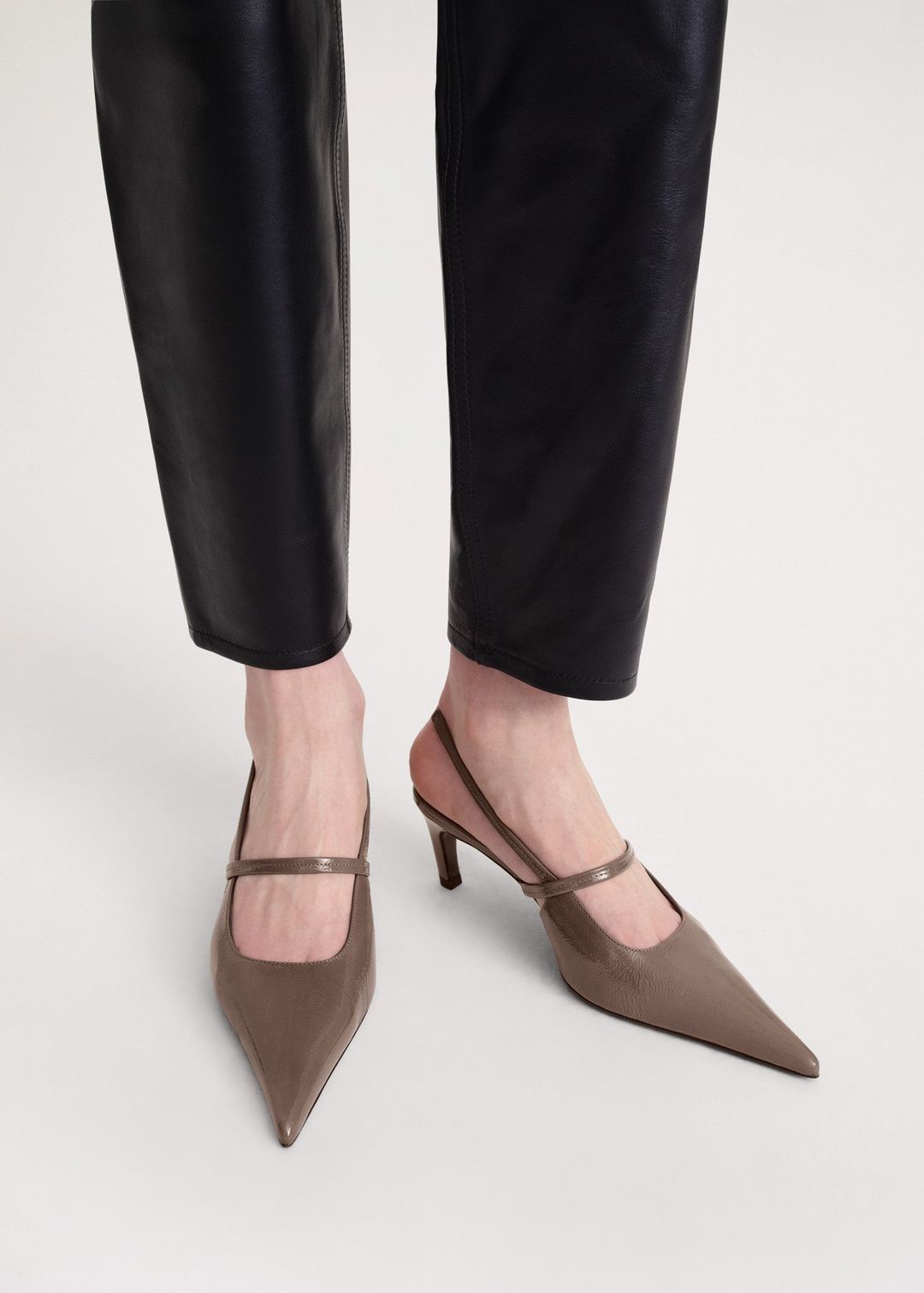 The Sharp Slingback taupe #2