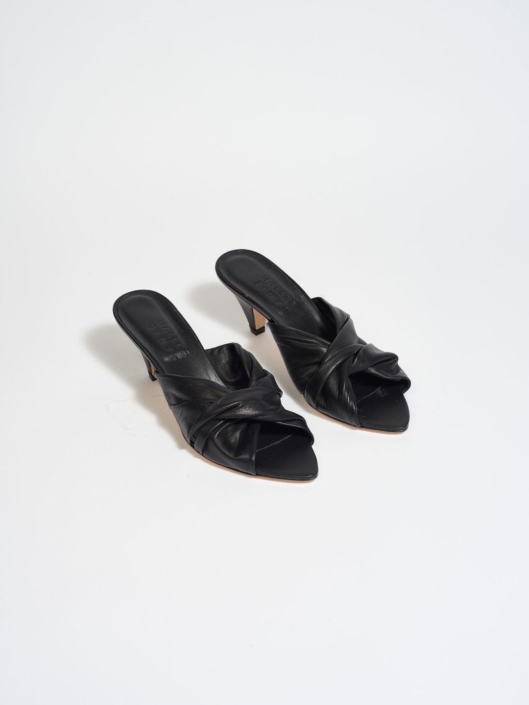 The Knot Heel in Black