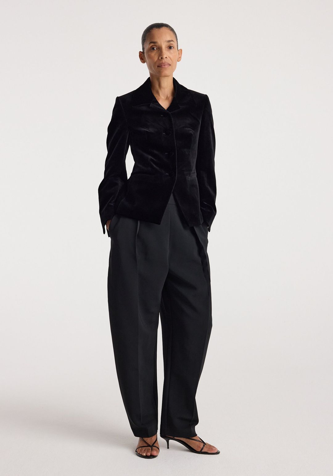 Classic fitted velvet blazer | black