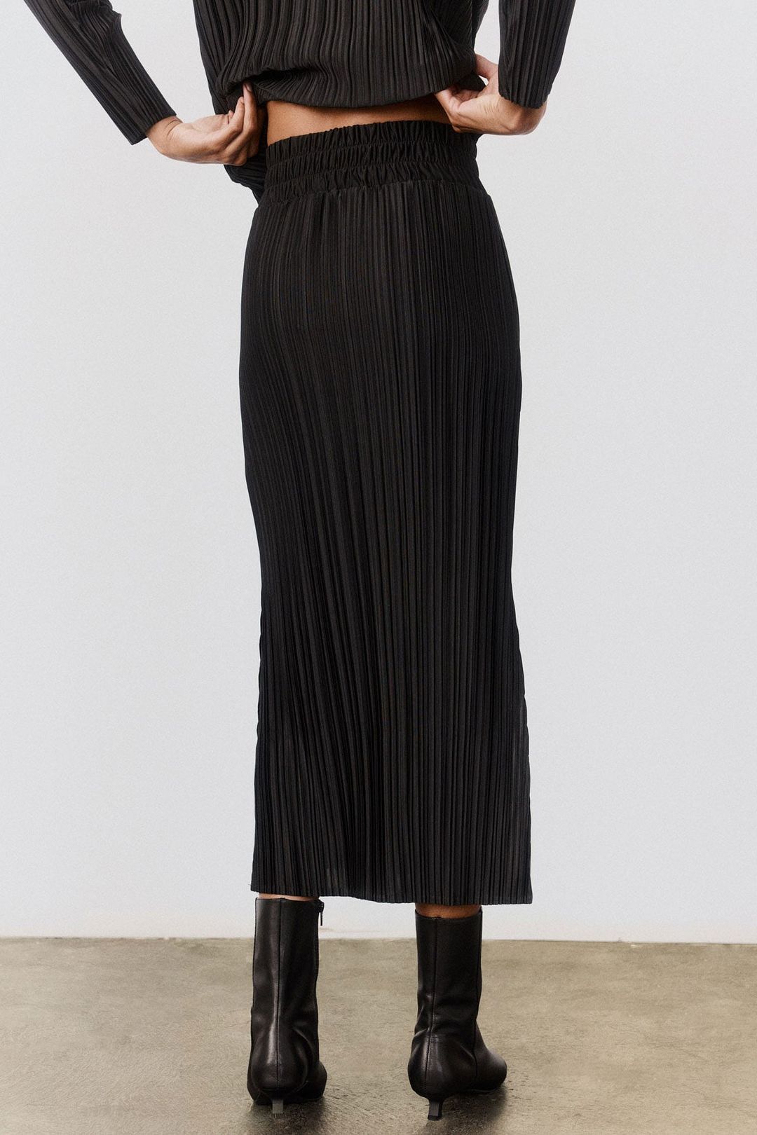 Relaxed Pleated Skirt #3