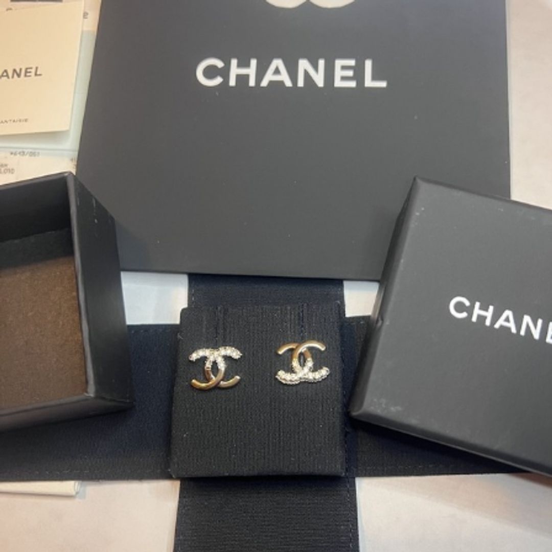 CHANEL 2022 CC Logo Crystal Earrings