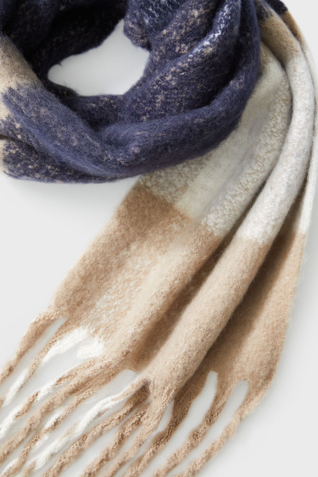 Trench Tartan Isla Boucle Scarf #4