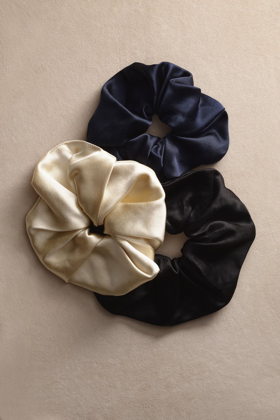 ELEGANT SCRUNCHIE