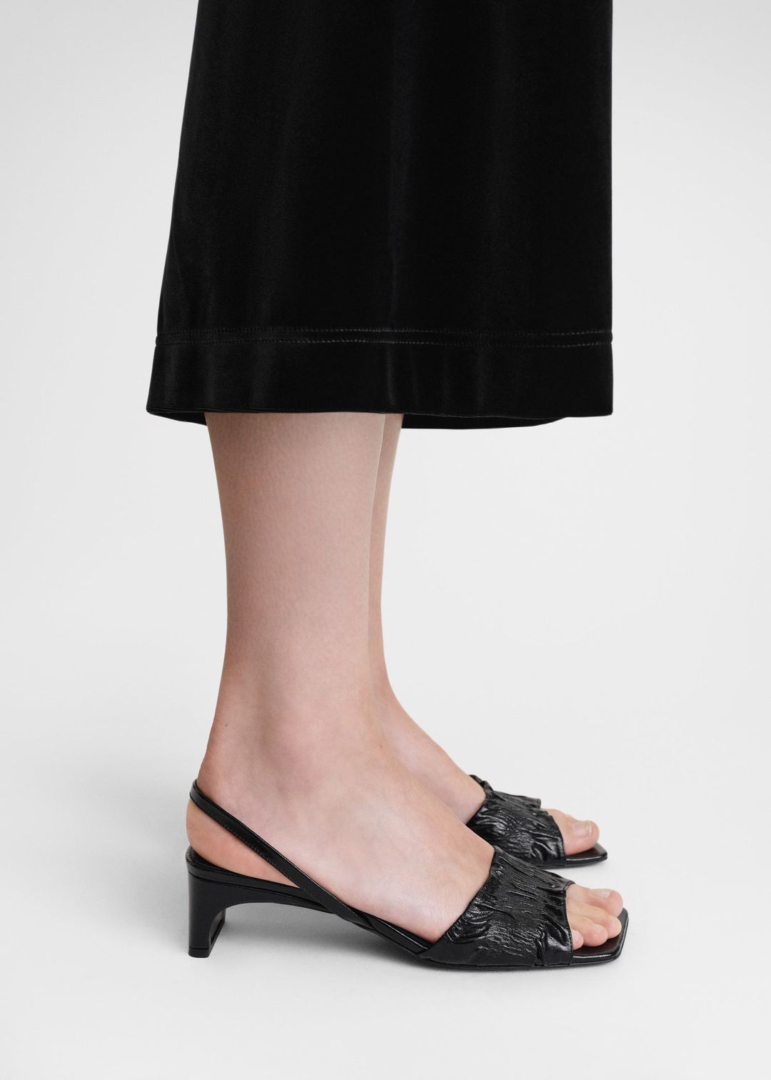The Gathered Scoop-Heel Sandal black