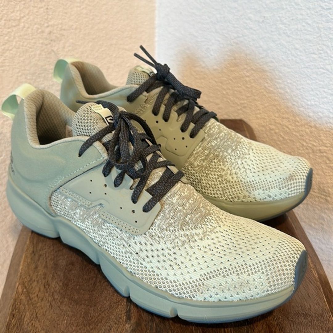 Predict SOC Women's Running Shoes